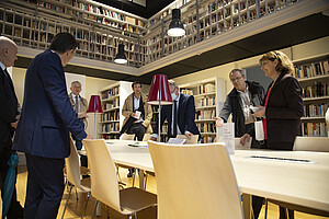 Au sein de la bibliothèque des sciences historiques, au Palais universitaire.